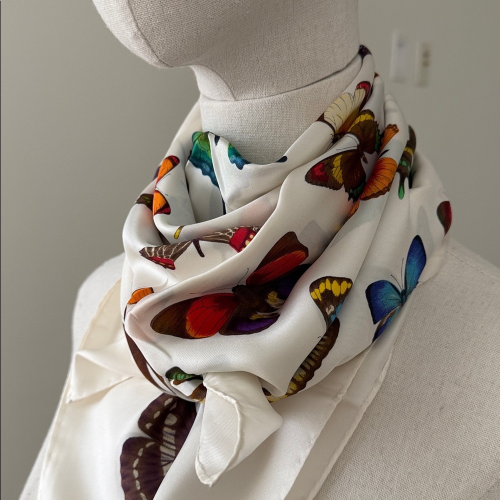 Butterfly print silk scarf - Picture 7 of 15